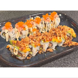 A31.Califórnia de salmão com cebola ralada e Califórnia de delícia do mar