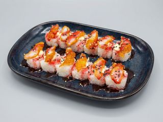 A32. Rolo de ananás com gambas panado e topping de morango