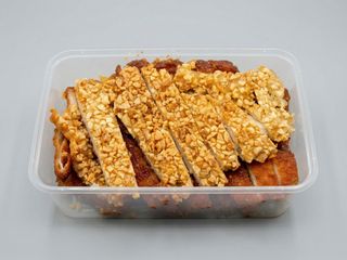 B4. Frango Panado e frango com Amêndoas