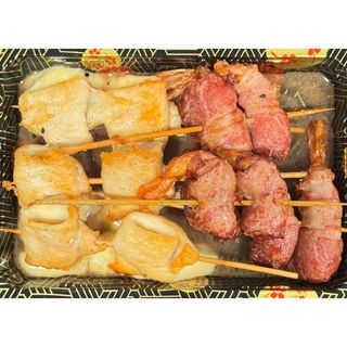 B11. Espetada de Frango e Queijo mais Gambas com Bacon Molho