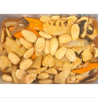 B17. Frango Picante com Amêndoas