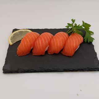 ²⁸ Nigiri Salmão