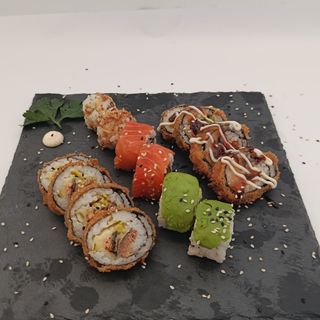 ⁴⁴  Caixa de Sushi Misto 14 Peças