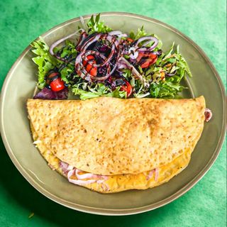 Omelete Mista com Salada