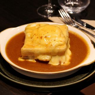 Francesinha "ao carvão"