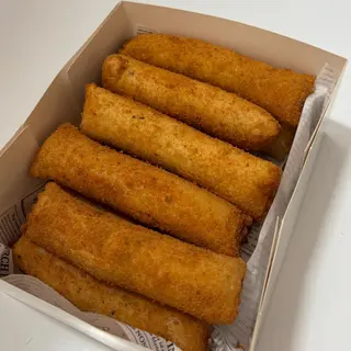 Enrolado de queijo e fiabre