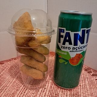 Menu indovidual de nuguetes de frango.