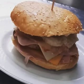 Hambúrguer Especial à Quintágua