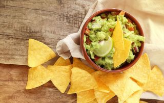 Taça de Nachos com Guacamole