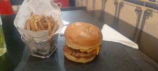 Hambúrguer Misto e Queijo Azoia