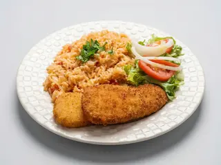 Filetes Pescada Panado c/ Arroz Tomate