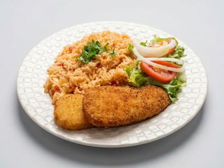 Filetes Pescada Panado c/ Arroz Tomate