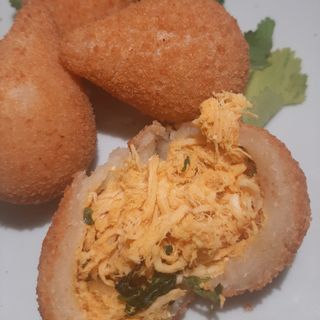 Coxinha de frango mini