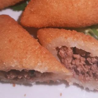 Mini salgados de carne bovina