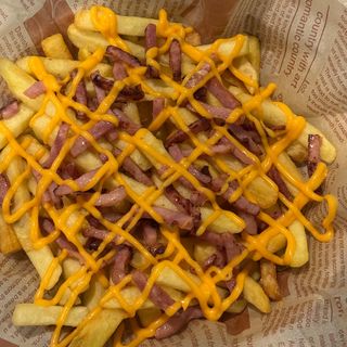 Batata frita com Cheddar e bacon