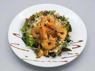 Salada César de gambas 