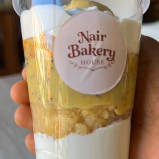 Bolo de pote ninho e maracujá