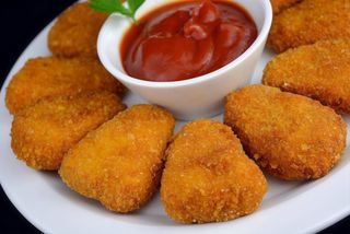 Nuggets com Batata Frita e Bebida