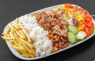 Prato Frango Kebab com Arroz, Batata Frita e Bebida