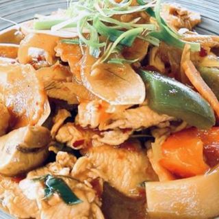 Stir-fried spicy chicken