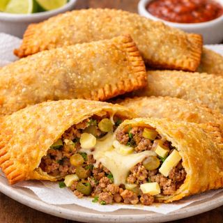 Pastel de Carne com Queijo e Ovo