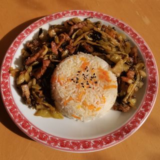 "Wai Po Cai" picante servido arroz branco