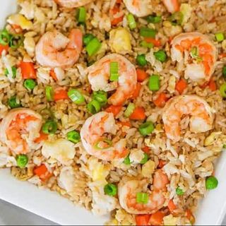 Arroz frito camarão