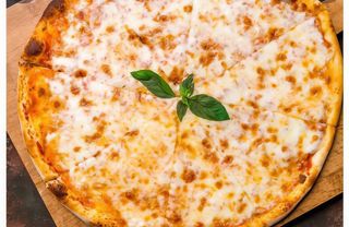 PIZZA Margarita with drink