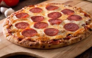 PIZZA Salame with drink