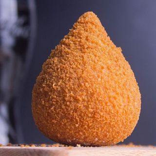 Coxinha de frango recheada
