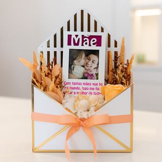 Caixa Formato Envelope com Passepartout + Flores Preservadas