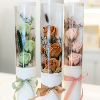 Tubo em PVC com Rosas de Sabonete Perfumado e Preservados