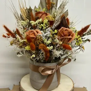 Cerâmica com flores preservadas (Tons Terra)