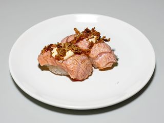 Nigiri de Salmão Braseado 