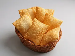 Pastel de Carne c/ Queijo