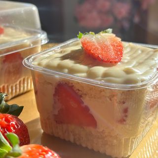 Bolo pote Morango com Nido B