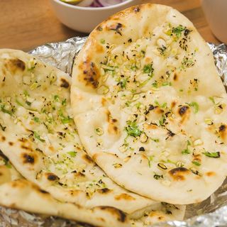 CHEESE GARLIC NAAN