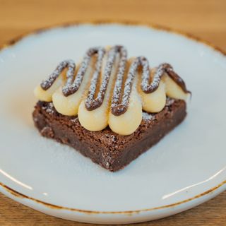 Brownie Recheado Brigadeiro Branco