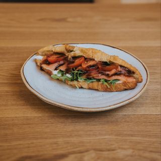 Croissant salmão, cream cheese & rúcula