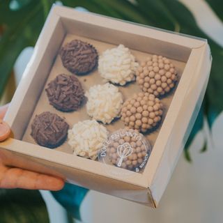 Caixa com 9 Brigadeiros