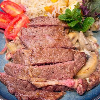 027.Vaca grelhada e arroaz frito