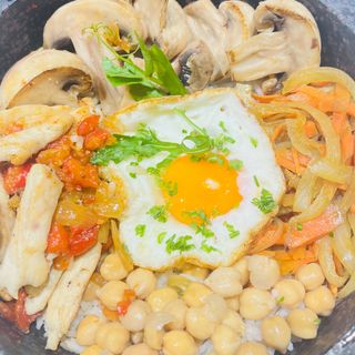 41. Bibimbap de frango