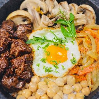 40. Bibimbap de vaca