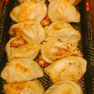 31. DUMPLING DE CARNE 12 peças