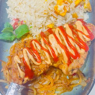 021. Perna de frango assado com arroz frito