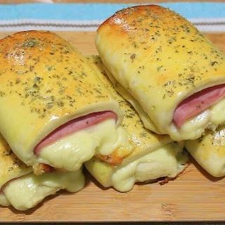 Salgado Assado de Queijo e Fiambre