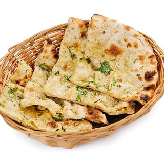 Naan de Alho e Coentros