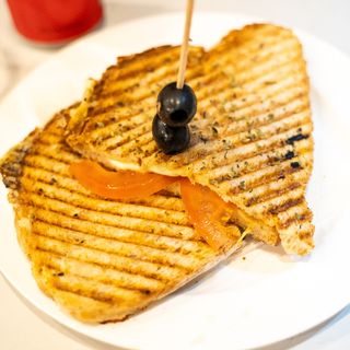 Tosta de Queijo e Tomate
