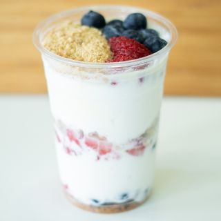 Frozen Yogurt + 3 toppings grátis - Grande 375ml