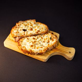 Pão d’Avó, Manteiga de Alho,  Queijo Mozzarella e Orégãos